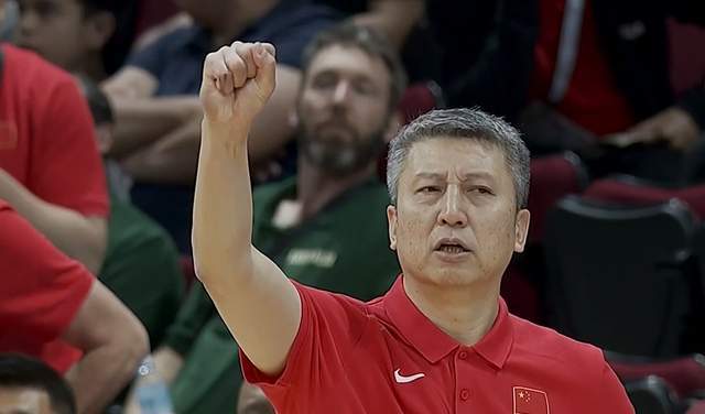 开云登录入口-不容易！中国男篮逆风翻盘，7分险胜，李弘权成奇兵，张镇麟低迷