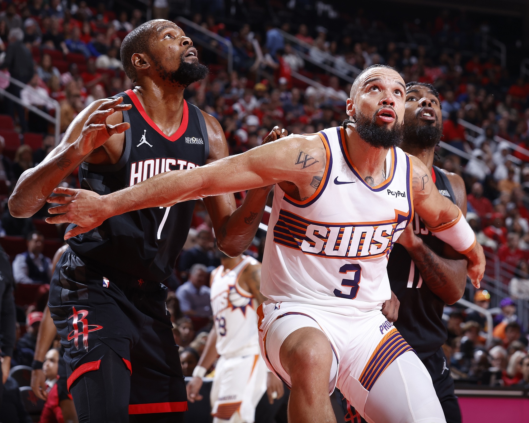 开云体育平台-少23次罚球&多21个篮板!火箭21分逆转太阳 肉搏投抢为季后赛托底