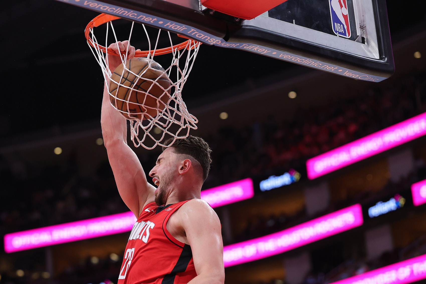 开云体育平台-少23次罚球&多21个篮板!火箭21分逆转太阳 肉搏投抢为季后赛托底